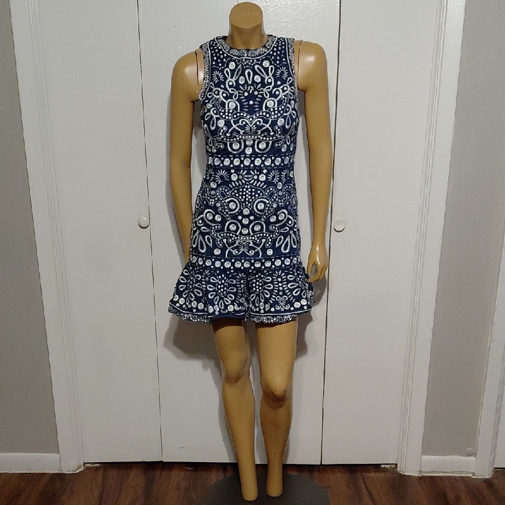 👗♻️Alice + Olivia Navy and White Patterned Mini Dress